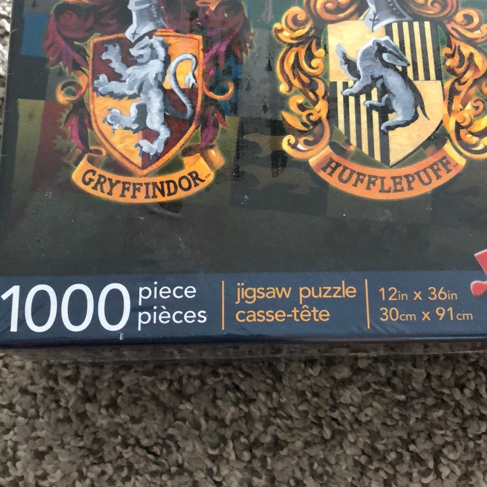 Harry Potter Hogwarts Houses Crest Puzzle - Picture 3 of 3